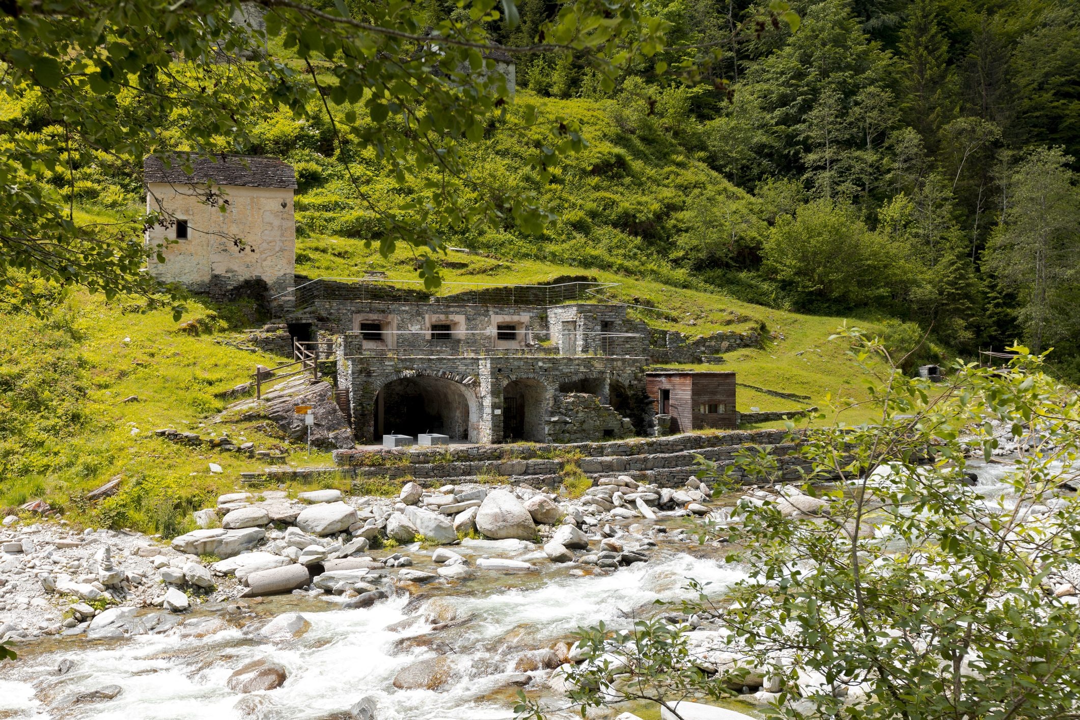 Scopri di più sull'articolo Come raggiungere i Bagni di Craveggia, le terme libere tra Italia e Svizzera