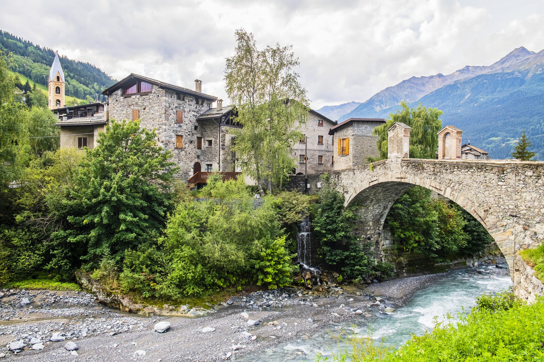 Scopri di più sull'articolo Come raggiungere la Fonte Pliniana, la sorgente d’acqua termale nel Parco Nazionale dello Stelvio