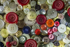 Scopri di più sull'articolo Come riciclare i bottoni:7 idee utili e creative