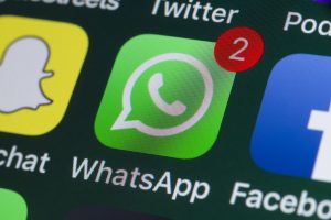 Scopri di più sull'articolo Quanto inquina un messaggio Whatsapp e perché è meglio evitare di inviare emoji o gif