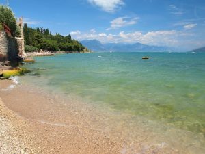 Scopri di più sull'articolo I 5 laghi balneabili in Lombardia: dal Garda a Idro, dove si può fare il bagno