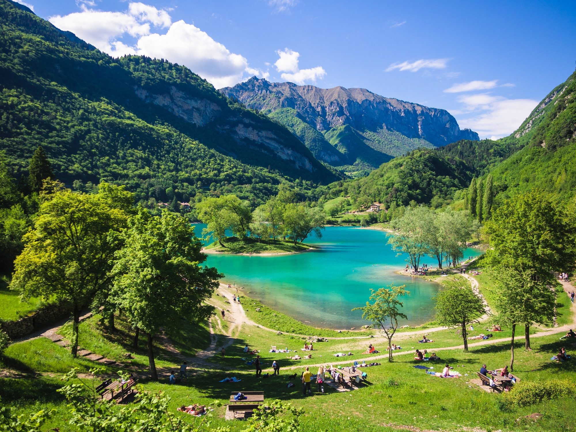 Scopri di più sull'articolo Non solo Ledro e Garda: ecco i 6 laghi del Trentino più belli per fare il bagno