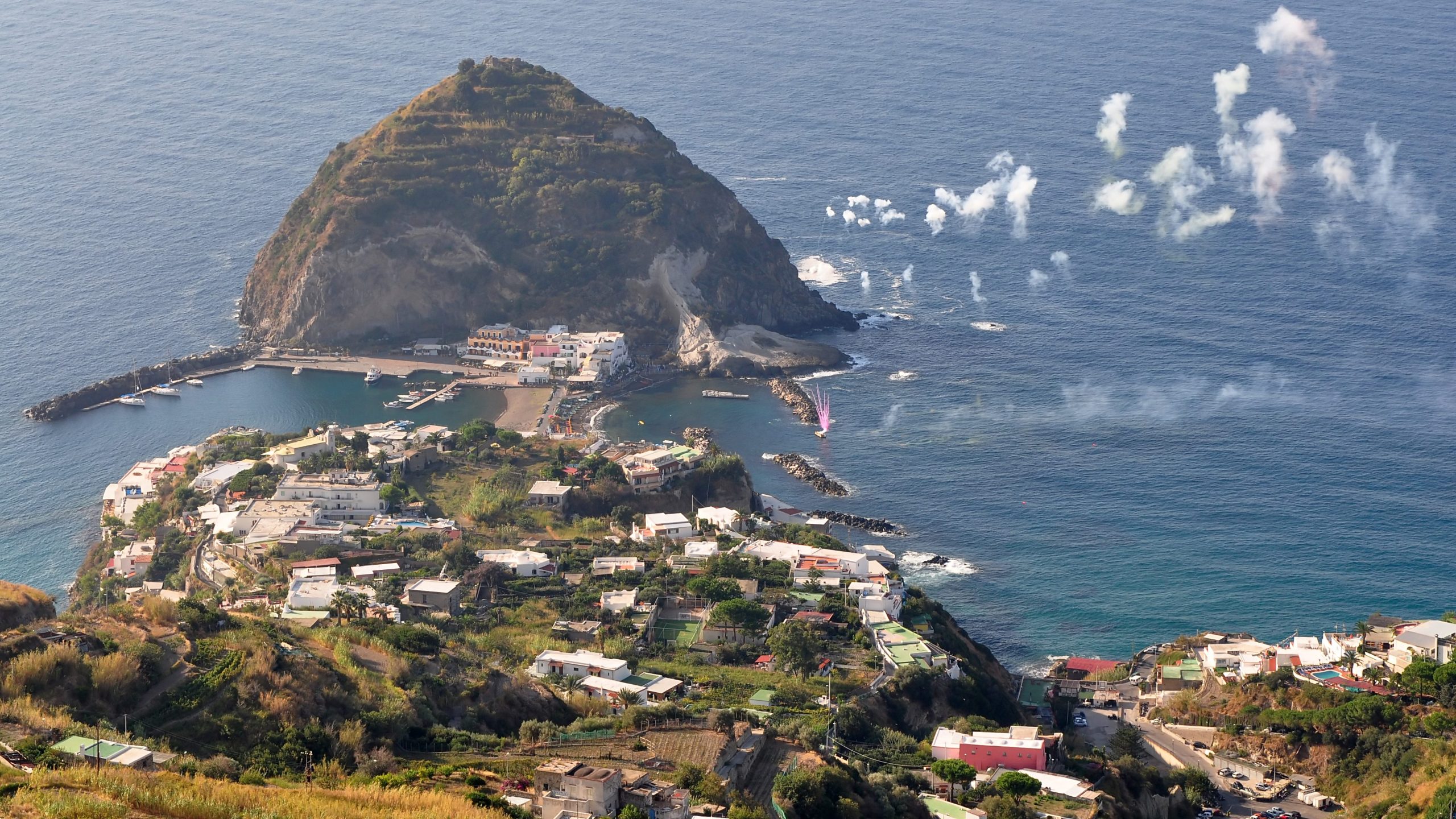 Scopri di più sull'articolo Dove si trovano Le Fumarole, le terme all’aperto di origine vulcanica di Ischia