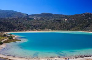 Scopri di più sull'articolo Dove si trovano le terme dello specchio di Venere: conosci il lago vulcanico di Pantelleria?