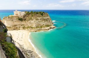 Scopri di più sull'articolo Le 10 spiagge più belle della Calabria: come trovare angoli di natura fuori dalle rotte più turistiche