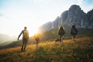 Scopri di più sull'articolo Dove andare in montagna d’estate con i bambini: 10 posti da visitare per respirare aria pulita