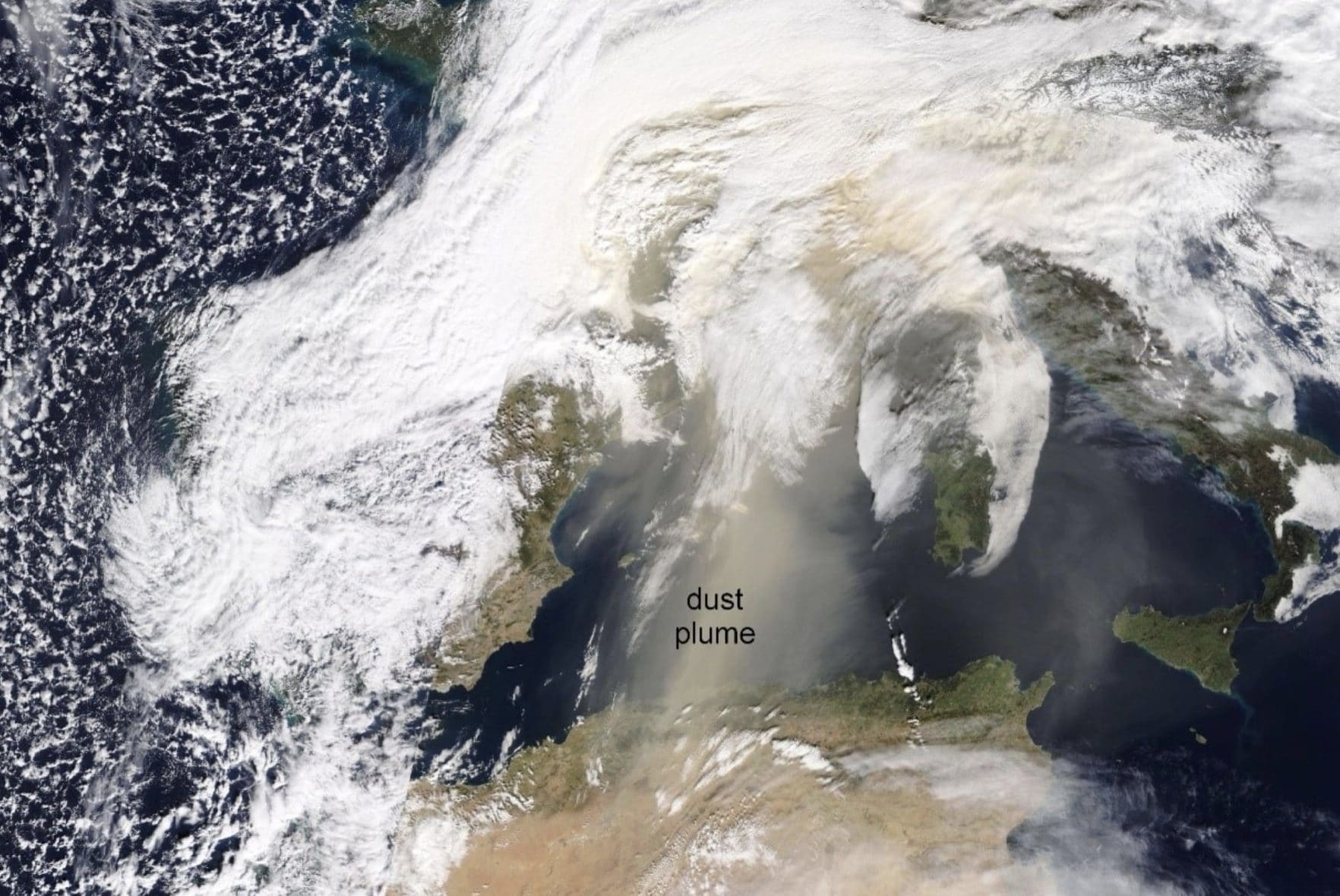 Scopri di più sull'articolo Polveri dal Sahara sull’Italia, picchi tra mercoledì e giovedì sulla maggior parte del Paese: quali rischi per la salute