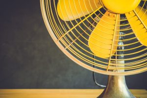 Scopri di più sull'articolo Come riutilizzare un vecchio ventilatore a soffitto: tre idee di riciclo creativo
