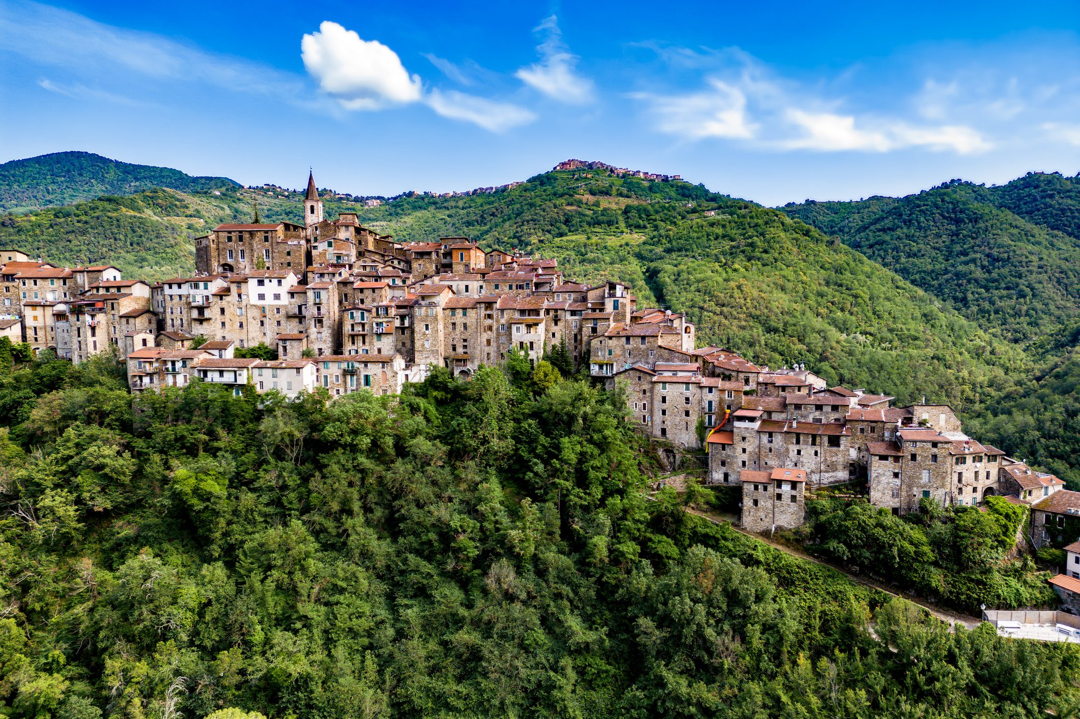 Scopri di più sull'articolo Cosa vedere ad Apricale, il borgo medioevale degli artisti perfettamente conservato