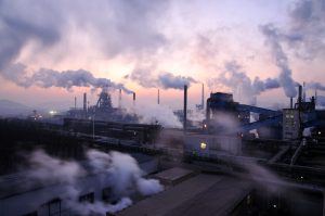 Scopri di più sull'articolo Come ridurre le emissioni entro il 2035: i 5 obiettivi europei per tagliare 18miliardi di tonnellate di CO2