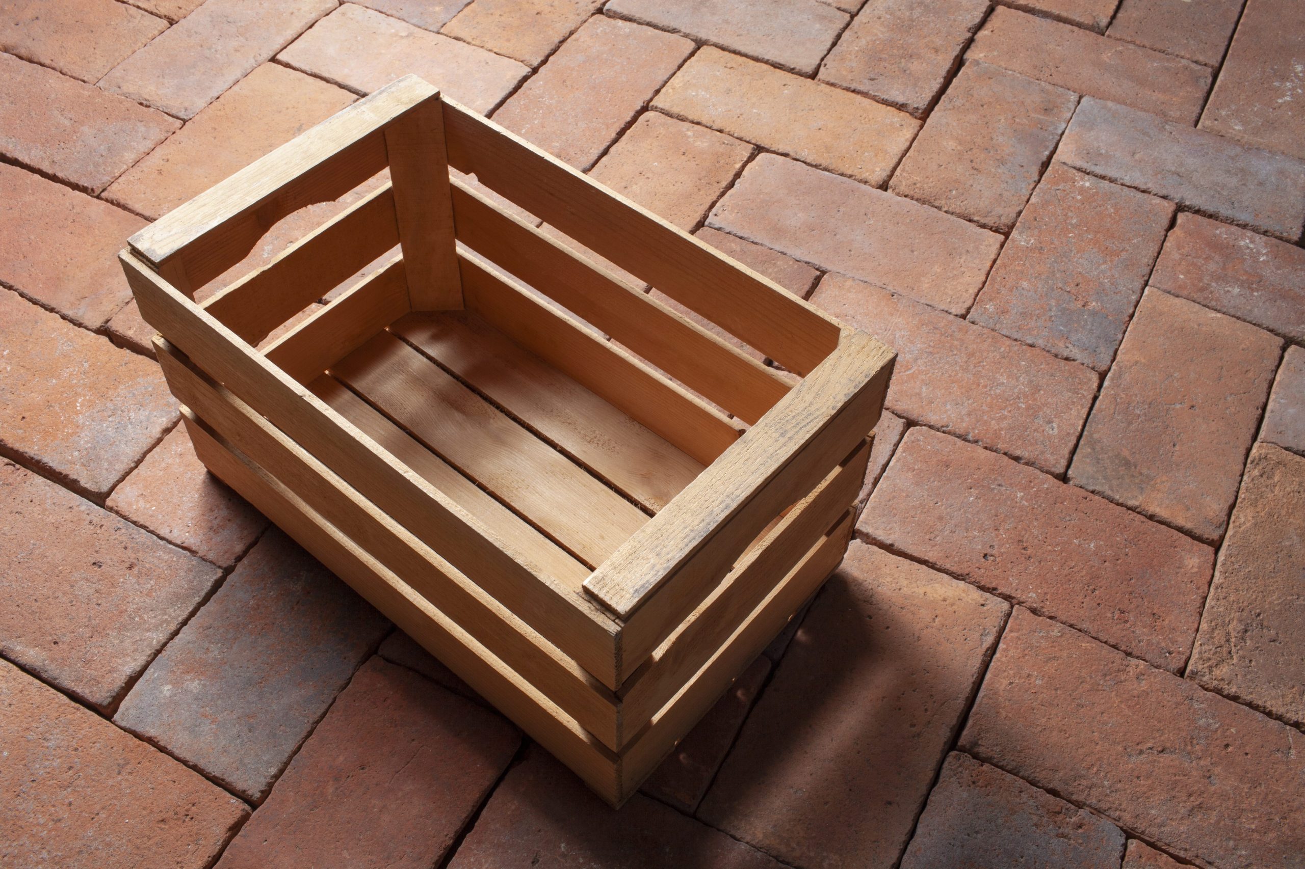 Scopri di più sull'articolo Come fare delle fioriere con le cassette di legno: 5 idee originali