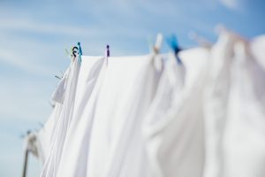 Scopri di più sull'articolo Come sbiancare le lenzuola ingiallite senza usare la candeggina