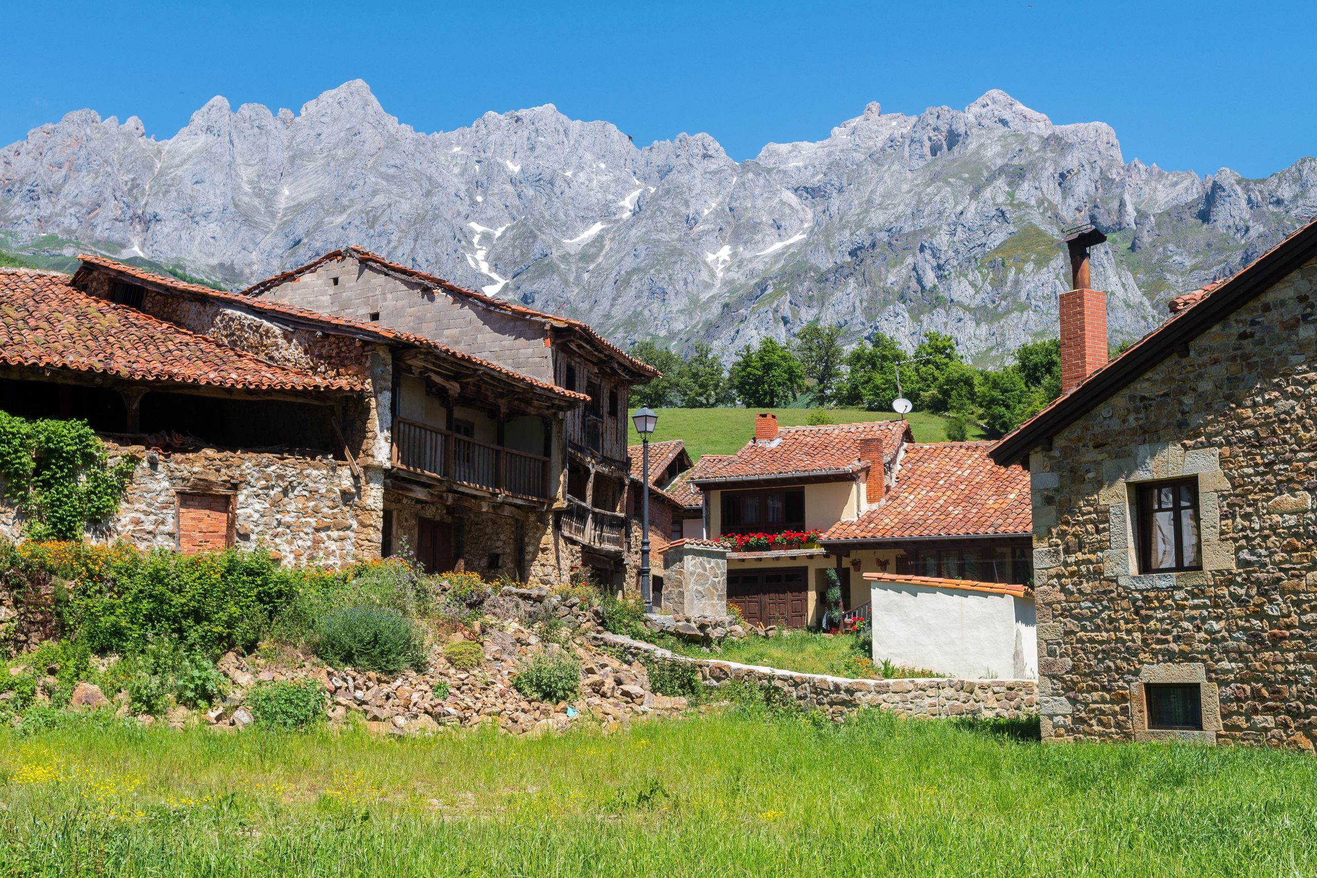 Scopri di più sull'articolo Un paese in Svizzera ti paga oltre 25mila euro per andare ad abitarci