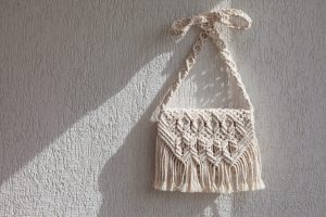 Scopri di più sull'articolo 5 borse che si possono realizzare a crochet e uncinetto: il trend estivo ecologico