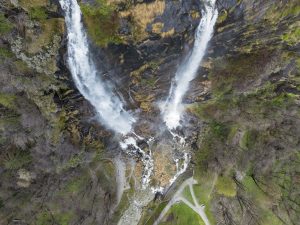 Scopri di più sull'articolo Le 5 cascate più spettacolari della Lombardia: dove programmare la prossima gita