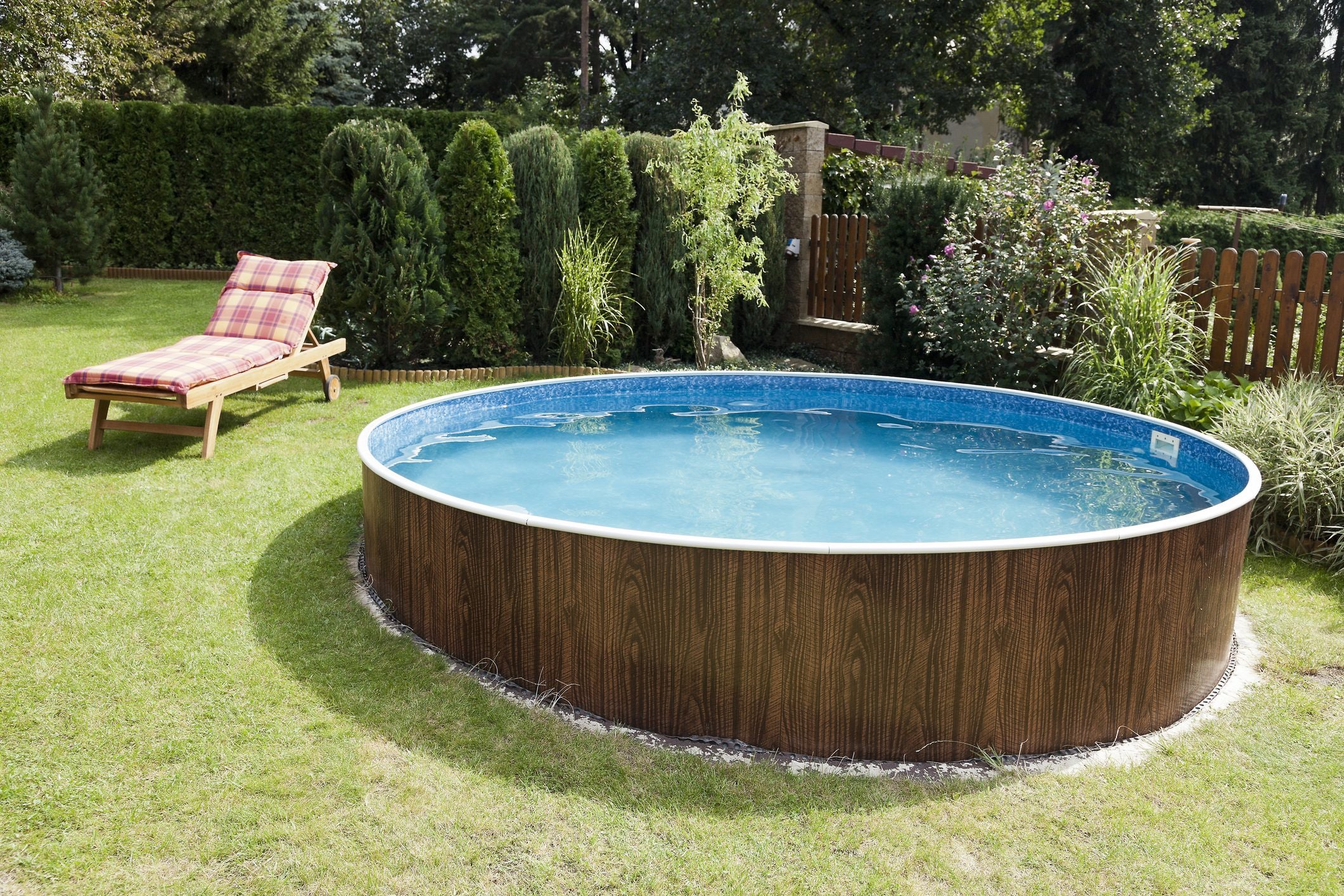 Scopri di più sull'articolo Sai quanta acqua consuma una piscina fuori terra? Ecco come risparmiare risorse e denaro