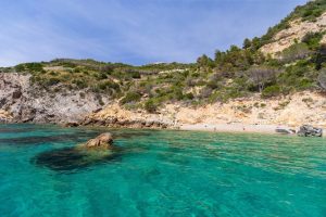 Scopri di più sull'articolo L’Italia ha il mare più pulito d’Europa, record nel 2024: quali sono le spiagge migliori e dove