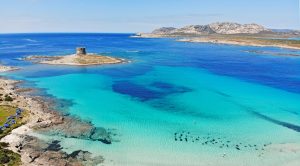 Scopri di più sull'articolo Le 10 spiagge più belle della Sardegna: angoli tranquilli lontani dai lidi più affollati