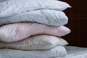 Scopri di più sull'articolo Come riciclare un vecchio cuscino: l’idea utile in casa
