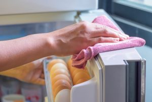 Scopri di più sull'articolo Come pulire il frigorifero in modo naturale
