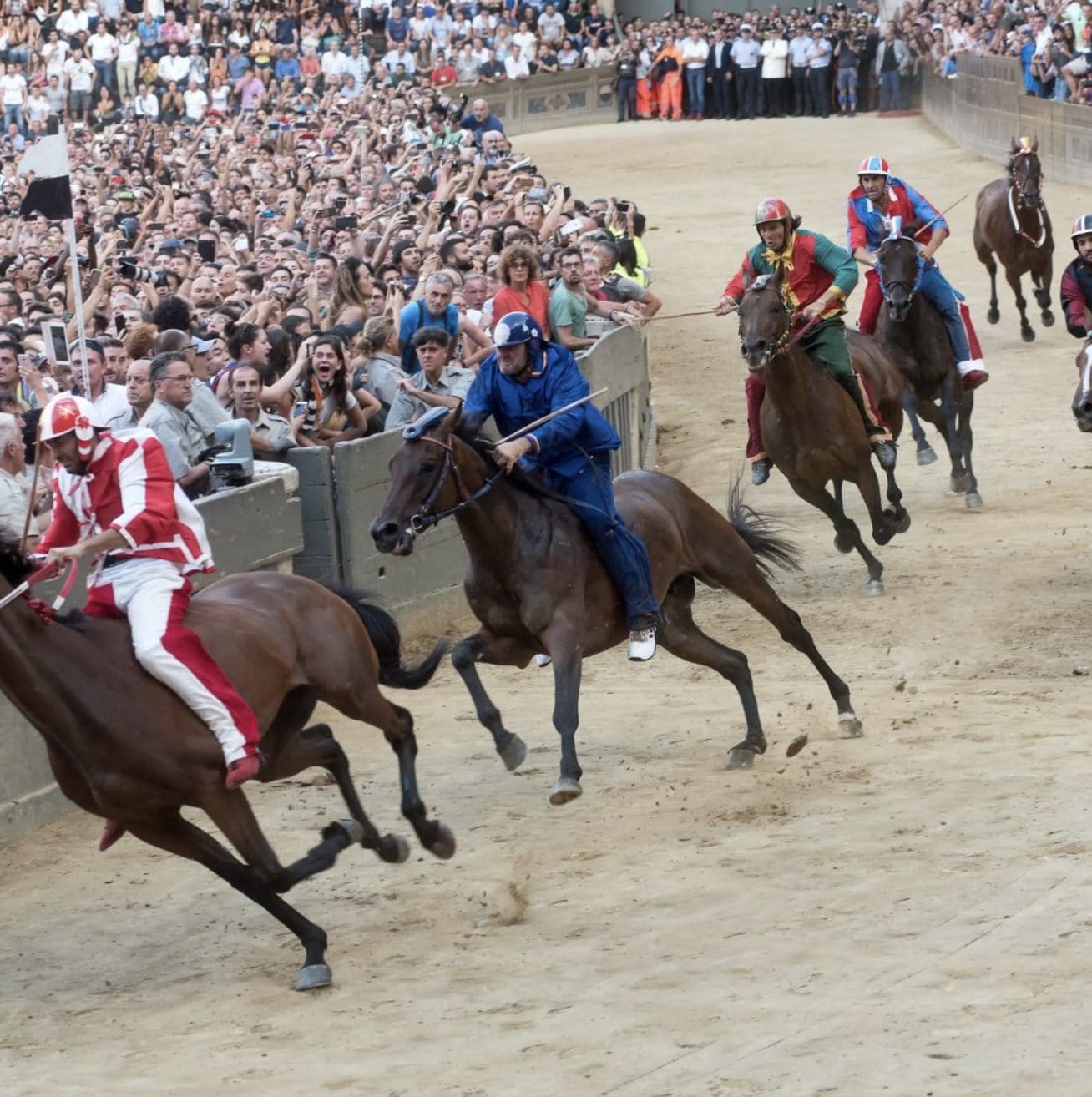 Scopri di più sull'articolo Torna il Palio di Siena: le 5 ragioni per cui dovremmo dire basta