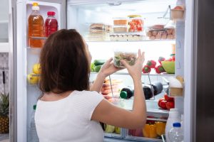 Scopri di più sull'articolo Come conservare i cibi in frigorifero in estate
