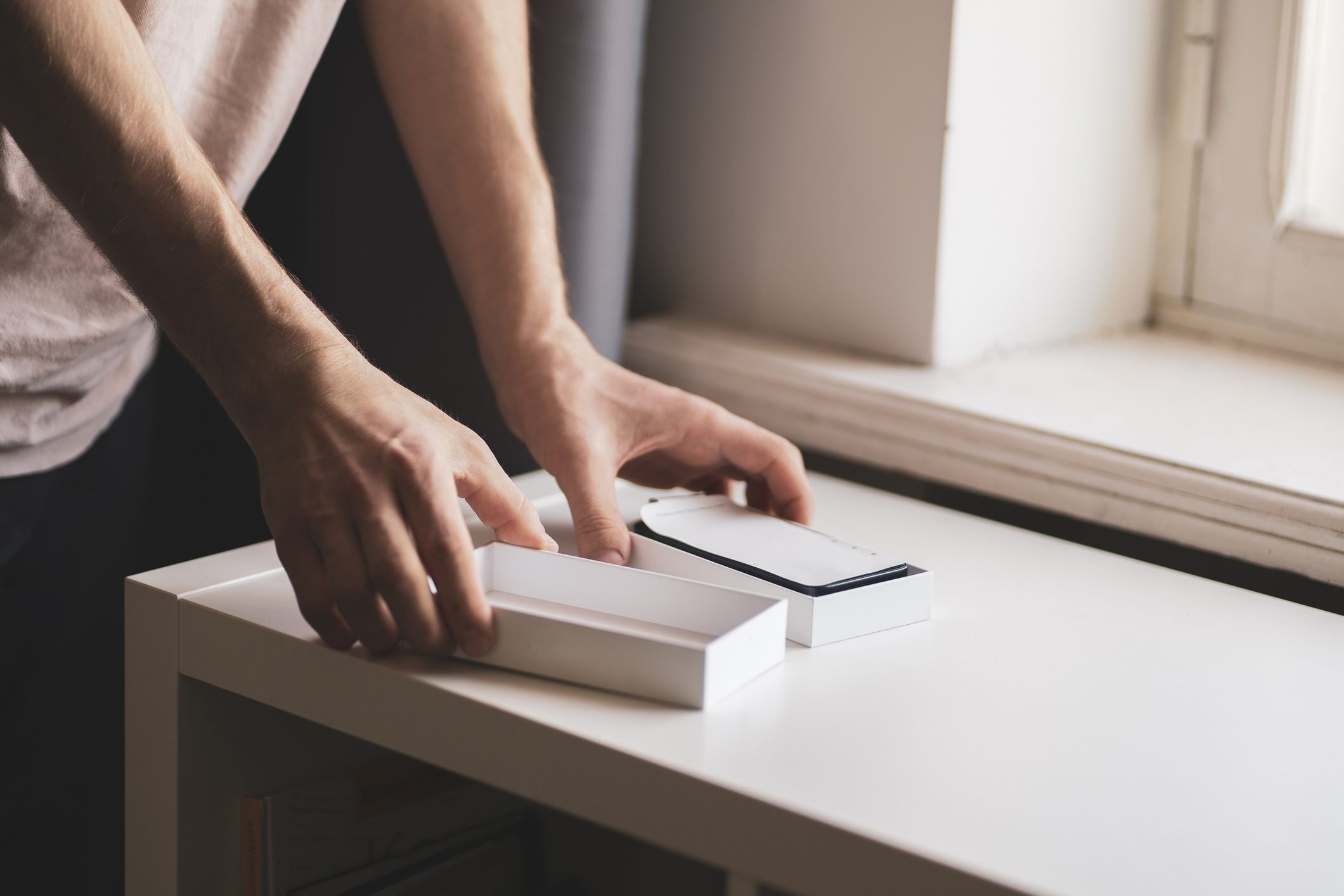 Scopri di più sull'articolo Hai fatto bene a non buttarle: ecco un modo geniale per riciclare le scatole degli smartphone