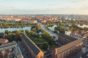 Scopri di più sull'articolo Copenhagen offre cibo gratis ai turisti rispetto dell’ambiente: basta raccogliere i rifiuti in strada