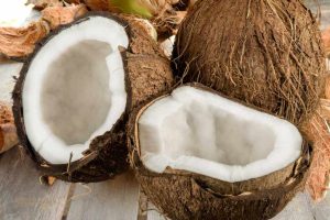 Scopri di più sull'articolo Dove buttare le bucce della noce di cocco? Probabilmente hai sempre sbagliato