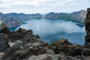 Scopri di più sull'articolo “Heaven Lake”: il suggestivo paesaggio coreano creato da una tragica eruzione