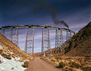 Scopri di più sull'articolo Tren a las Nubes, il viaggio in treno che ti porta tra le nuvole a 4000 metri