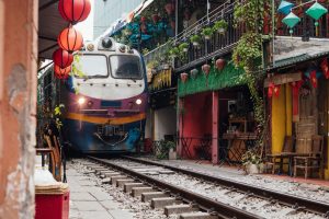 Scopri di più sull'articolo Reunification Express, il treno che attraversa il Paese e la storia del Vietnam