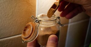 Scopri di più sull'articolo Come la cannella può aiutare le tue piante: rimedi naturali e vantaggi per il giardinaggio