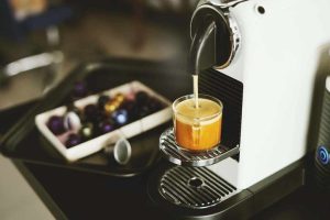 Scopri di più sull'articolo Chi beve caffè in capsule inquina meno di chi usa la moka
