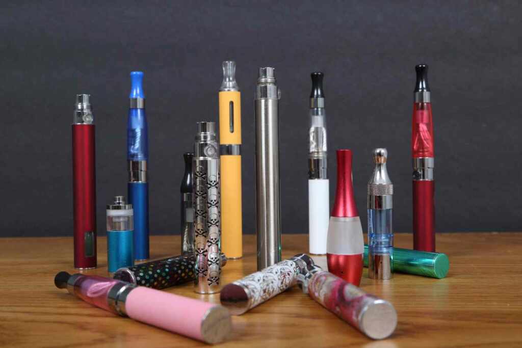Scopri di più sull'articolo Sigarette elettroniche usa e getta o ricaricabili? Quale inquina di più?