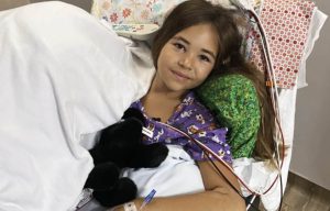 Scopri di più sull'articolo Bimba di 9 anni aggredita da squalo: “Mi ha morso e ha cercato di trascinarmi via”
