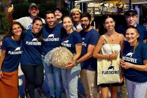 Scopri di più sull'articolo In questa spiaggia barese la birra si paga in mozziconi: raccolti oltre 12 kg di rifiuti durante il primo aperitivo ecologico
