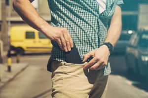 Scopri di più sull'articolo Tenere il cellulare in tasca può far male? Ecco cosa sapere