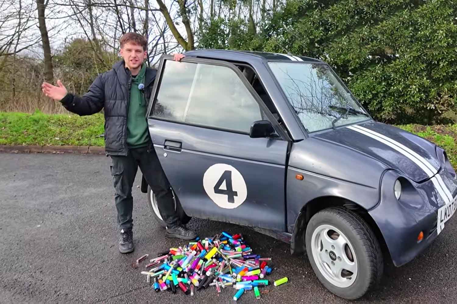 Scopri di più sull'articolo Questo ingegnere youtuber ha alimentato un’auto elettrica con 500 batterie usa e getta per sigarette elettroniche