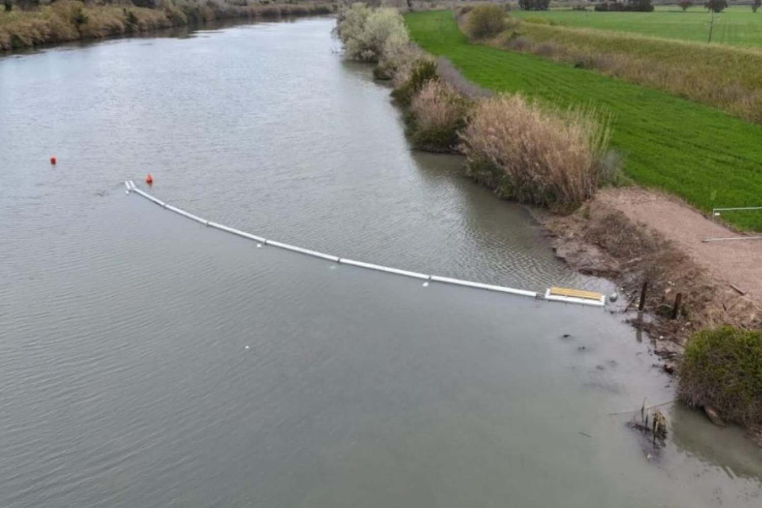 Scopri di più sull'articolo La terza barriera raccogli-plastica entra in azione nel Tevere: in un anno bloccati 120mila kg di rifiuti (fra cui frigo e scaldabagni)